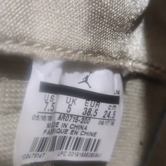 Jordan 11's Olive Lux - Picture 6 of 11